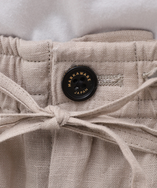markaware（マーカウェア）の「MARKAWARE (マーカウェア) 別注 TRIPLE PLEATED イージーパンツ（スラックス・メンズ・ライトグレー・2/3）」の12枚目の写真