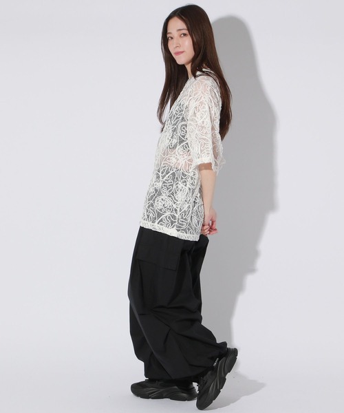 Anui（アニュイ）の「【UNISEX】3Dレースプルオーバー（Tシャツ/カットソー・レディース・ブラック/オフホワイト・MEDIUM）」の13枚目の写真