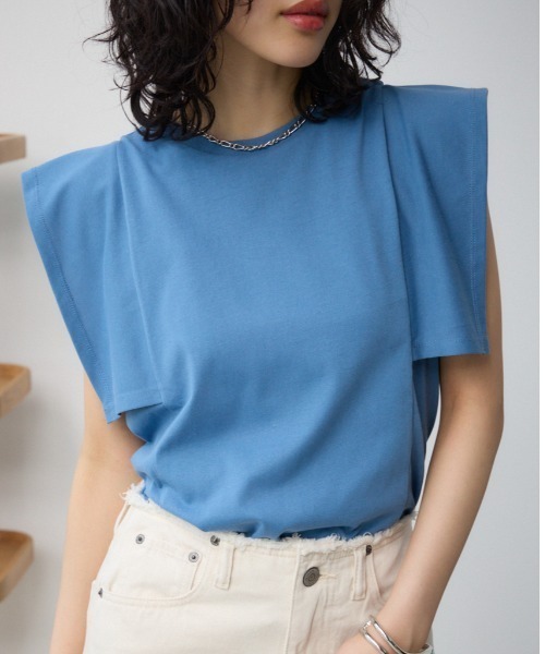 AZUL by moussy（アズールバイマウジー）の「パネルスリーブカットトップス（Tシャツ/カットソー・レディース・ブラック/オフホワイト/カーキ/ブルー・SMALL/MEDIUM）」の4枚目の写真