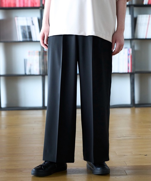 STUDIOUS（ステュディオス）の「【STUDIOUS×UNITED TOKYO】 DRY AIR WIDE SLACKS　防シワ/伸縮性/セットアップ着用可能（スラックス・メンズ・ダークグレー/ブラック・1/2）」の2枚目の写真