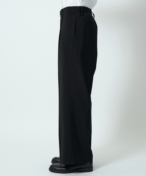 STUDIOUS（ステュディオス）の「【STUDIOUS×UNITED TOKYO】 DRY AIR WIDE SLACKS　防シワ/伸縮性/セットアップ着用可能（スラックス・メンズ・ダークグレー/ブラック・1/2）」の6枚目の写真