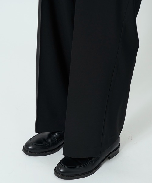 STUDIOUS（ステュディオス）の「【STUDIOUS×UNITED TOKYO】 DRY AIR WIDE SLACKS　防シワ/伸縮性/セットアップ着用可能（スラックス・メンズ・ダークグレー/ブラック・1/2）」の10枚目の写真
