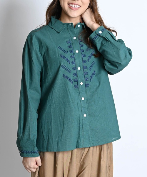 MARAI(マーライ)の「刺繍デザイン 長袖シャツブラウス(シャツ/ブラウス・レディース・グリーン/ブラック・FREE)」の2枚目の写真