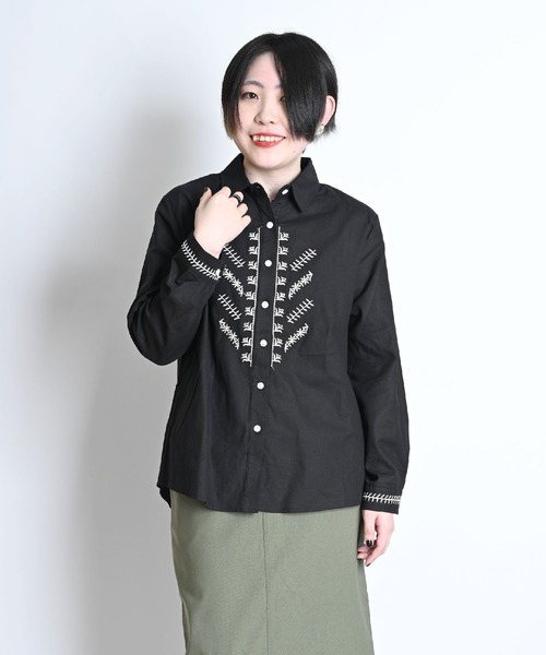 MARAI(マーライ)の「刺繍デザイン 長袖シャツブラウス(シャツ/ブラウス・レディース・グリーン/ブラック・FREE)」の6枚目の写真