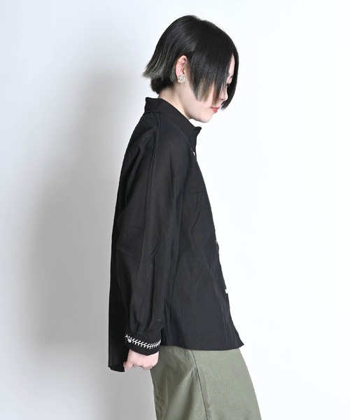 MARAI(マーライ)の「刺繍デザイン 長袖シャツブラウス(シャツ/ブラウス・レディース・グリーン/ブラック・FREE)」の9枚目の写真