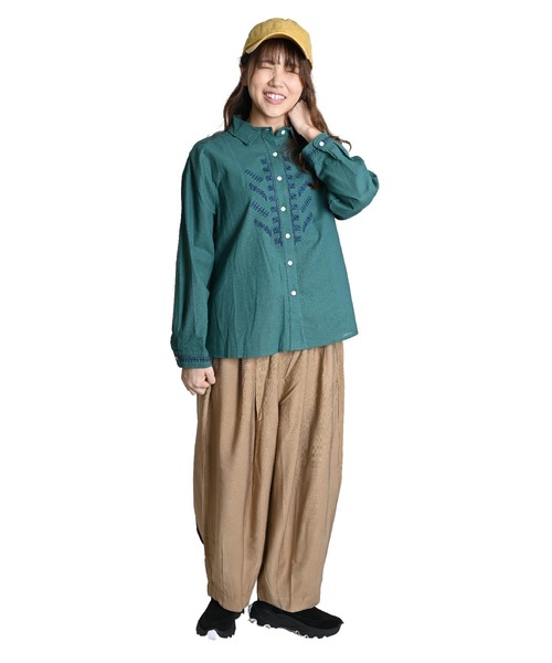 MARAI(マーライ)の「刺繍デザイン 長袖シャツブラウス(シャツ/ブラウス・レディース・グリーン/ブラック・FREE)」の11枚目の写真