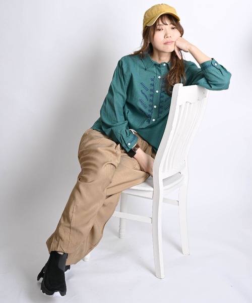 MARAI(マーライ)の「刺繍デザイン 長袖シャツブラウス(シャツ/ブラウス・レディース・グリーン/ブラック・FREE)」の13枚目の写真