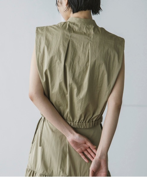 TENTO（テント）の「クロップドノースリーブシャツ（シャツ/ブラウス・レディース・ブラウン/ベージュ・FREE）」の5枚目の写真