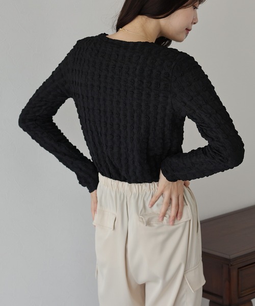 BLUEEAST(ブルーイースト)の「ポコポコジャガード ロンT(Tシャツ/カットソー・レディース・ブラック/オフホワイト/ベージュ/ピンク・MEDIUM)」の12枚目の写真