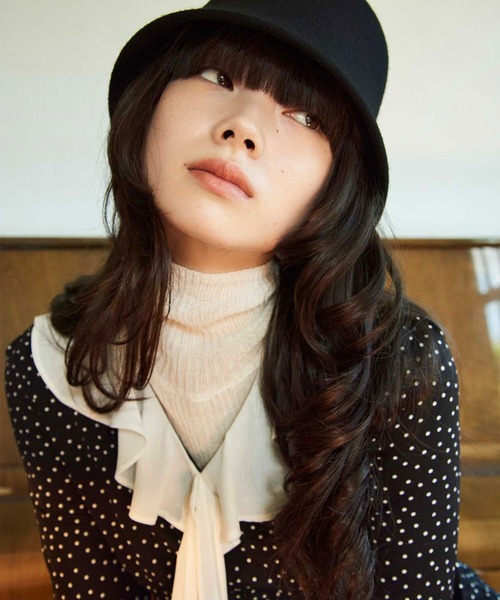 NATURAL BEAUTY BASIC(ナチュラルビューティーベーシック)の「◇【Oggi掲載】スパンコールシアーニット(ニット/セーター・レディース・オフホワイト/ブルー/ブラック・FREE)」の2枚目の写真