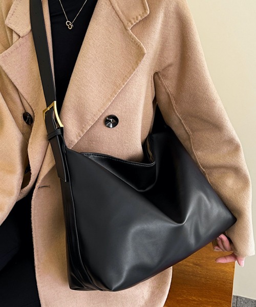 TONE SELECT GOODS(トーンセレクトグッズ)の「urbanfemine./PU ショルダーバッグ U7346(ショルダーバッグ・レディース・ダークブラウン/ブラウン/ブラック・FREE)」の1枚目の写真