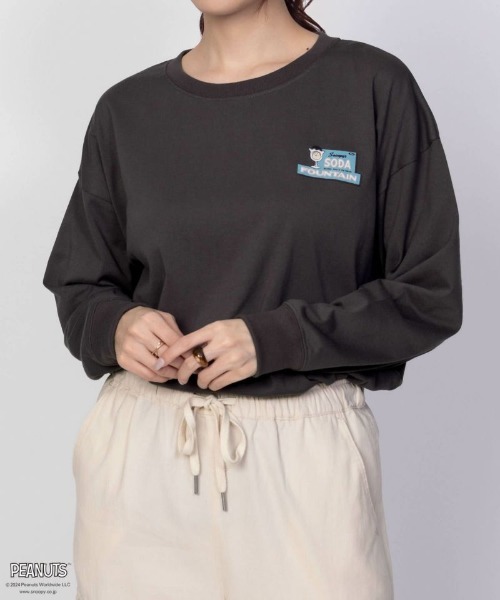 PEANUTS(ピーナッツ)の「PEANUTS スヌーピー プリント長袖Tシャツ ロンT(Tシャツ/カットソー・レディース・オートミール/チャコールグレー・フリー)」の7枚目の写真