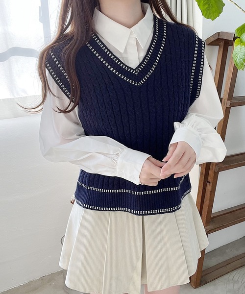 Nana(ナナ)の「ステッチケーブルニットベスト(ベスト・レディース・ベージュ/ネイビー・FREE)」の11枚目の写真