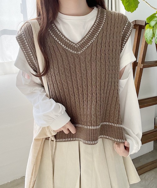 Nana(ナナ)の「ステッチケーブルニットベスト(ベスト・レディース・ベージュ/ネイビー・FREE)」の4枚目の写真