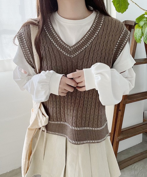 Nana(ナナ)の「ステッチケーブルニットベスト(ベスト・レディース・ベージュ/ネイビー・FREE)」の5枚目の写真
