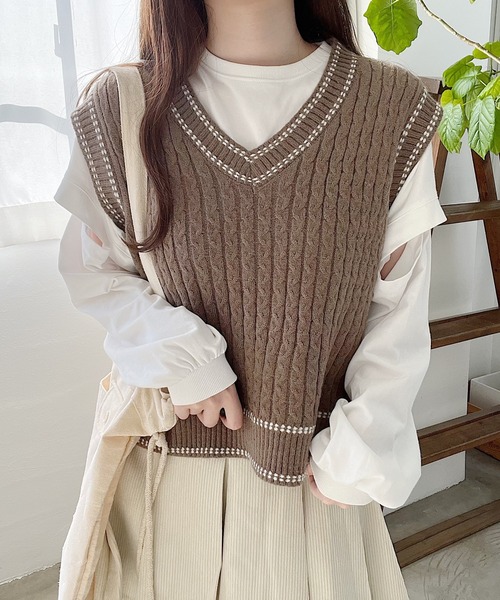 Nana(ナナ)の「ステッチケーブルニットベスト(ベスト・レディース・ベージュ/ネイビー・FREE)」の7枚目の写真