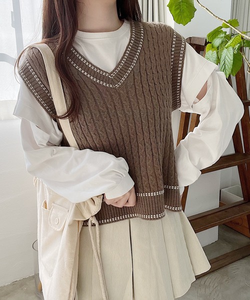 Nana(ナナ)の「ステッチケーブルニットベスト(ベスト・レディース・ベージュ/ネイビー・FREE)」の9枚目の写真