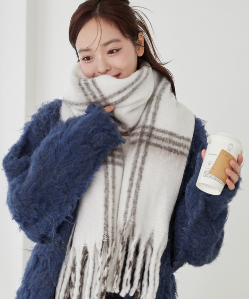 WEGO（ウィゴー）の「WEGO/ワイドフリンジストール（マフラー・レディース・ピンク/その他2/オフホワイト/グレー/その他4/ベージュ/ダークグレー/その他1/その他3/レッド・FREE）」の7枚目の写真