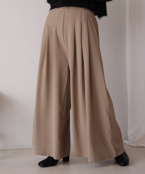 Bou Jeloud(ブージュルード)の「タックフレアパンツ(その他パンツ・レディース・ブラック/ベージュ/モカ・38)」の3枚目の写真