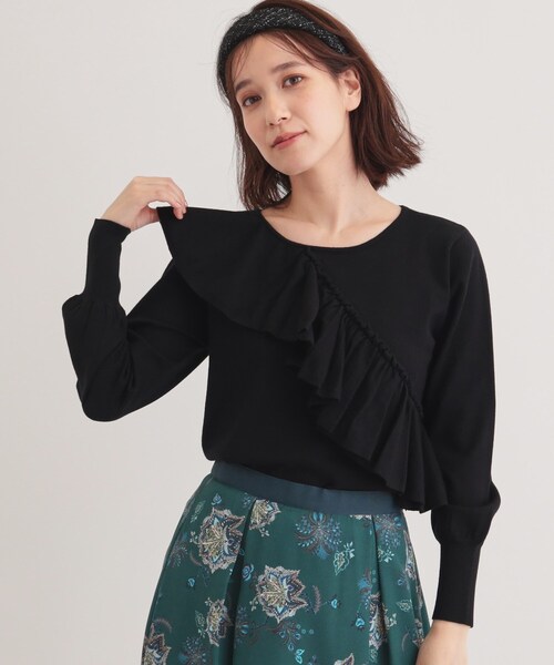 さえら◇ ヒスクローネ◇ 黒ニット◇アイボリーフリルスヌード さえら◇ ヒスクローネ◇ 黒ニット◇アイボリーフリルスヌード