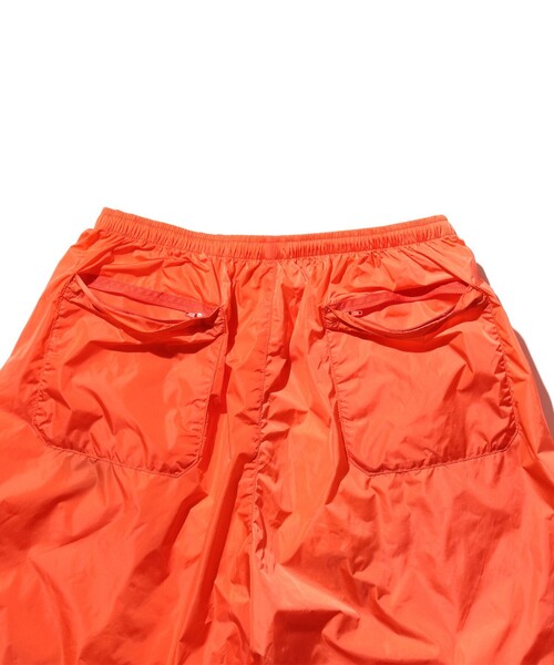 BEAMS PLUS(ビームスプラス)の「ナイロン デッキ ショーツ(その他パンツ・メンズ・オレンジ/イエロー/ネイビー・MEDIUM/LARGE/XX-LARGE/X-LARGE)」の18枚目の写真