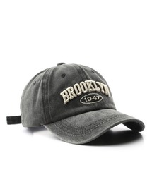 Lilamusant（リラミュゾン）の「【Un】【it】【Lilamusant(リラミュゾン)】ヴィンテージライクフロントロゴ刺繍キャップ ウォッシュ加工 ダメージ加工 カレッジロゴ グランジ Y2K 韓国ストリート（キャップ）」