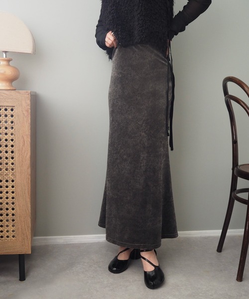 LAULEN（ローレン）の「pattern velour mermaid skirt /ハイウエストマーメイドベロアロングスカート（スカート・レディース・グレー/ブラック/ベージュ・FREE）」の2枚目の写真