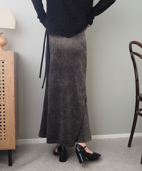 LAULEN（ローレン）の「pattern velour mermaid skirt /ハイウエストマーメイドベロアロングスカート（スカート・レディース・グレー/ブラック/ベージュ・FREE）」の4枚目の写真