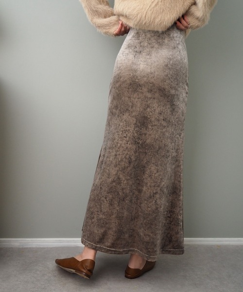 LAULEN（ローレン）の「pattern velour mermaid skirt /ハイウエストマーメイドベロアロングスカート（スカート・レディース・グレー/ブラック/ベージュ・FREE）」の8枚目の写真
