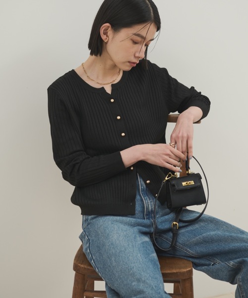 Shelly island（シェリーアイランド）の「ゴールドボタンリブニットカーディガン（ニット/セーター・レディース・ブラック/ピンク/ホワイト・FREE）」の2枚目の写真