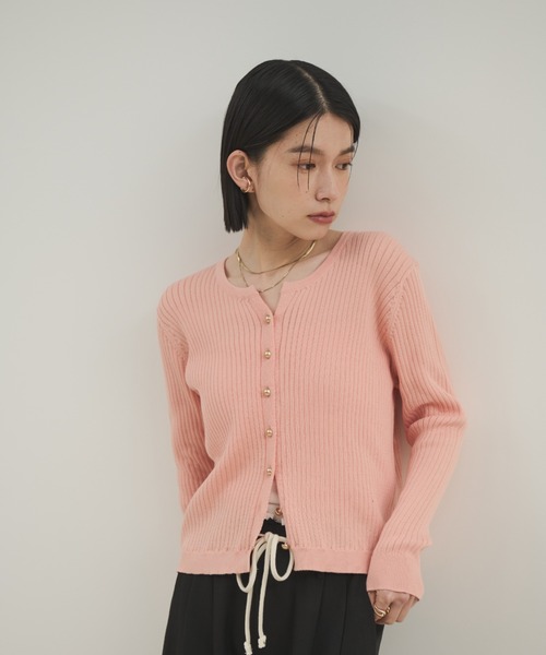 Shelly island（シェリーアイランド）の「ゴールドボタンリブニットカーディガン（ニット/セーター・レディース・ブラック/ピンク/ホワイト・FREE）」の13枚目の写真