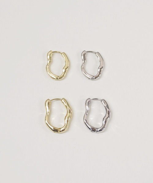 almo(アルモ)の「ディストーションオーバルリングピアス/ペア(RO)(ピアス(両耳用)・メンズ・ゴールド/シルバー・MEDIUM/SMALL)」の4枚目の写真