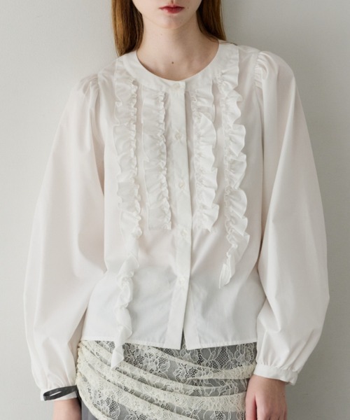 idem（イデム）の「front frill blouse / フリルデザインシャツブラウス（シャツ/ブラウス・レディース・ホワイト/サックスブルー・FREE）」の2枚目の写真