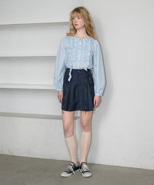 idem（イデム）の「front frill blouse / フリルデザインシャツブラウス（シャツ/ブラウス・レディース・ホワイト/サックスブルー・FREE）」の4枚目の写真