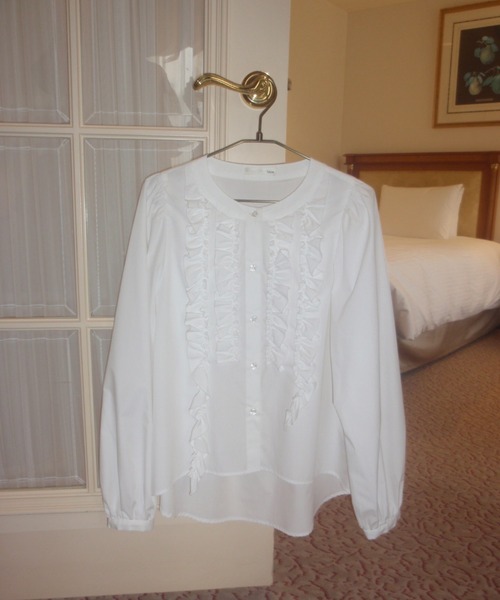 idem（イデム）の「front frill blouse / フリルデザインシャツブラウス（シャツ/ブラウス・レディース・ホワイト/サックスブルー・FREE）」の21枚目の写真