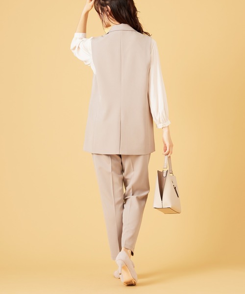 BELLUNA PLUS(ベルーナ)の「<C/S>テーラードジレ(ベスト・レディース・グレイッシュベージュ/ネイビー・X-LARGE/LARGE/MEDIUM)」の3枚目の写真
