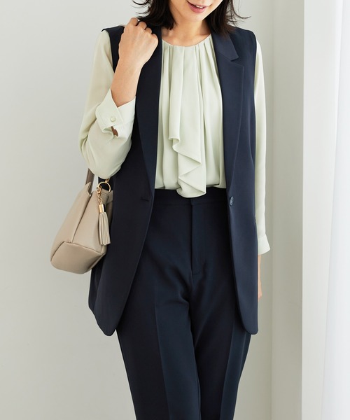BELLUNA PLUS(ベルーナ)の「<C/S>テーラードジレ(ベスト・レディース・グレイッシュベージュ/ネイビー・X-LARGE/LARGE/MEDIUM)」の13枚目の写真