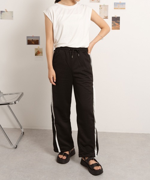 Asterellivi（アステレリビ）の「サイドラインセミワイドパンツ（その他パンツ・レディース・ブラック・M/L/XL）」の4枚目の写真