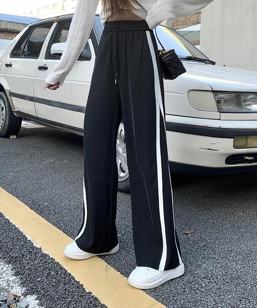 Asterellivi（アステレリビ）の「サイドラインセミワイドパンツ（その他パンツ・レディース・ブラック・M/L/XL）」の7枚目の写真