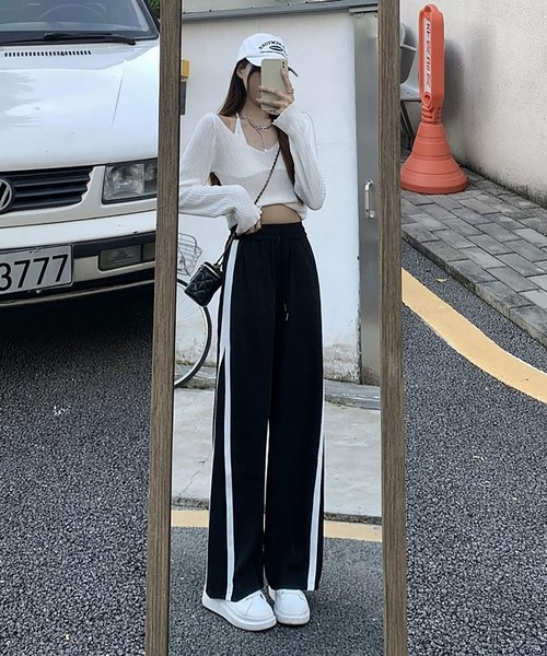 Asterellivi（アステレリビ）の「サイドラインセミワイドパンツ（その他パンツ・レディース・ブラック・M/L/XL）」の8枚目の写真