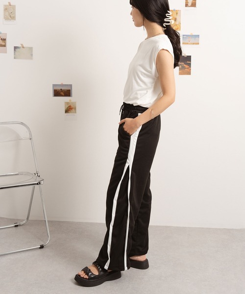 Asterellivi（アステレリビ）の「サイドラインセミワイドパンツ（その他パンツ・レディース・ブラック・M/L/XL）」の6枚目の写真