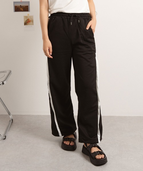 Asterellivi（アステレリビ）の「サイドラインセミワイドパンツ（その他パンツ・レディース・ブラック・M/L/XL）」の5枚目の写真