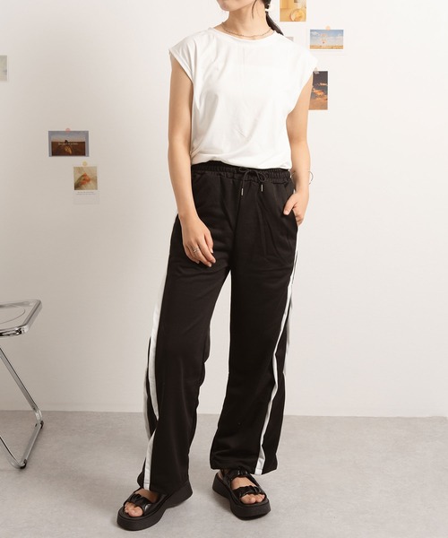 Asterellivi（アステレリビ）の「サイドラインセミワイドパンツ（その他パンツ・レディース・ブラック・M/L/XL）」の2枚目の写真