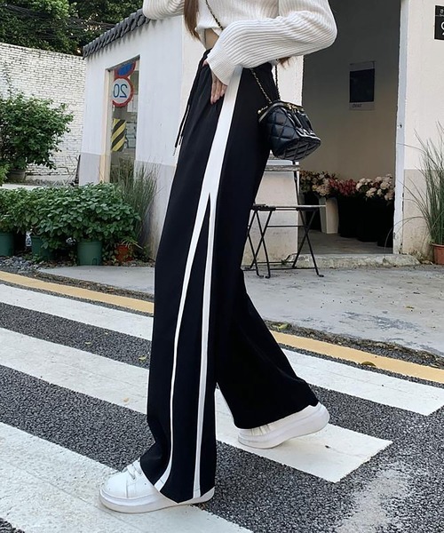 Asterellivi（アステレリビ）の「サイドラインセミワイドパンツ（その他パンツ・レディース・ブラック・M/L/XL）」の13枚目の写真
