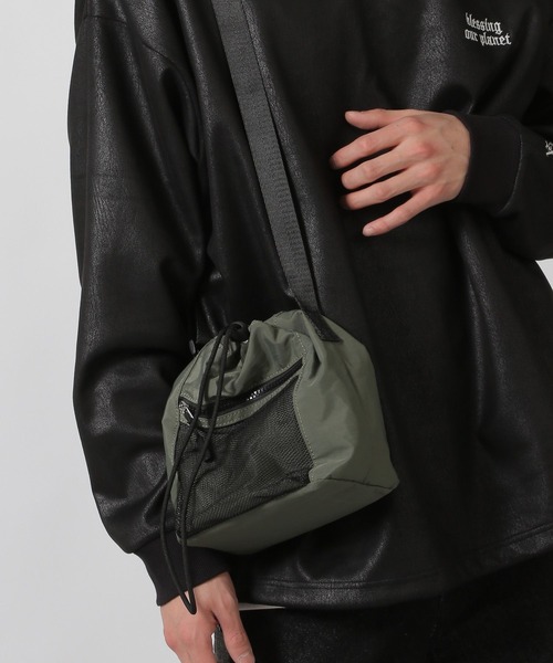 LAKOLE（ラコレ）の「メッシュコンビ巾着ショルダーバッグ / 288642（ショルダーバッグ・メンズ・カーキ/パープル/ブラック・FREE）」の22枚目の写真