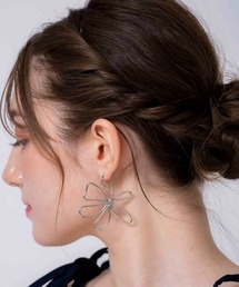 Noela（ノエラ）の「ワイヤーフラワーピアス（ピアス（両耳用））」