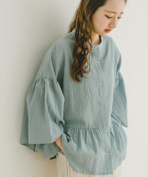 ITEMS URBANRESEARCH（アイテムズ アーバンリサーチ）の「バンドカラーティアードシャツ（シャツ/ブラウス・レディース・ブラック/ベージュ/ブルー・FREE）」の3枚目の写真