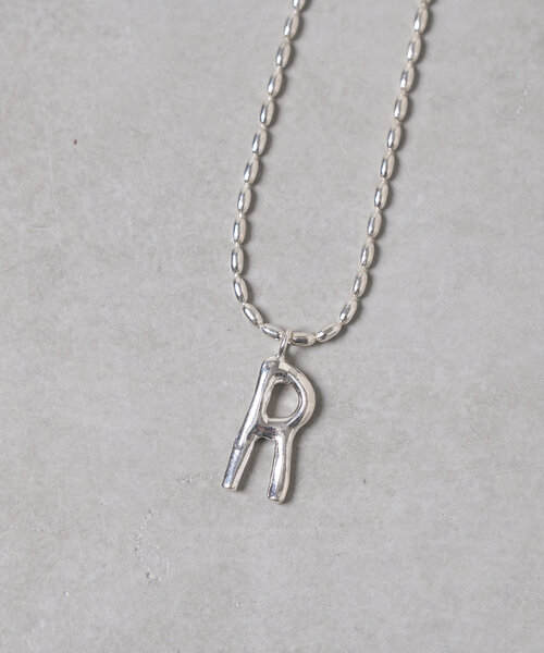 BEARDSLEY（ビアズリー）の「イニシャルネックレス(R)（ネックレス・レディース・シルバー・FREE）」の3枚目の写真