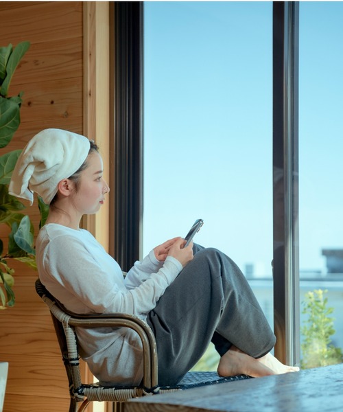 REBALANCE(リバランス)の「Mofuwa ヘアドライタオル 2枚セット ヒアルロン酸配合(タオル・レディース・スモークグレー/ホワイト/ダークグレー・ONE SIZE)」の12枚目の写真