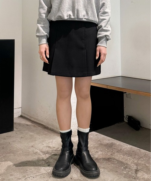 LE MORE（リモア）の「ボックスプリーツミニスカート（スカート・レディース・ブラック/チャコール・FREE）」の2枚目の写真